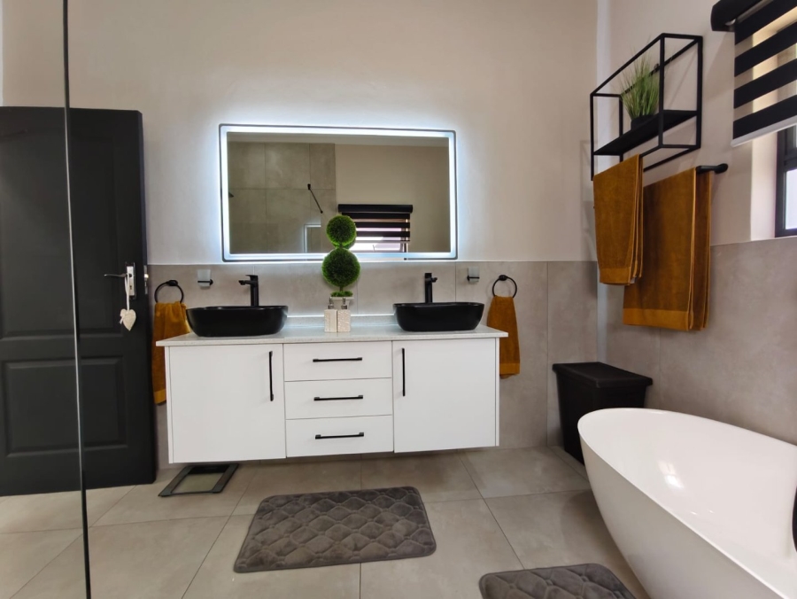 3 Bedroom Property for Sale in Meerhof North West